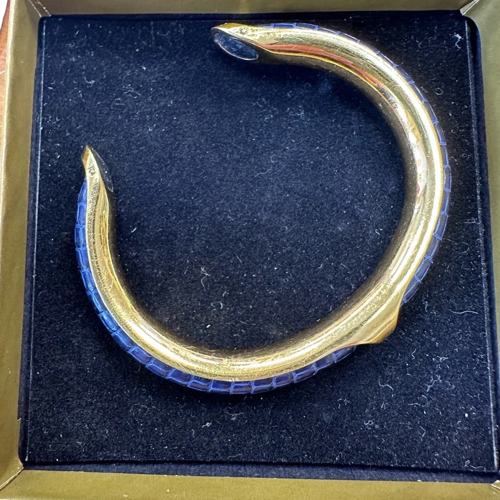 Hermes women’s Gold and Blue leather Bracelet- GORGEOUS! EXCELLENT CONDITION! - Picture 3 of 16